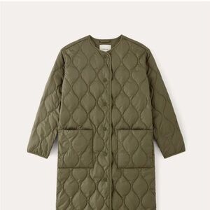 Everlane Long Quilted Liner Coat in Kalamata Olive Size M